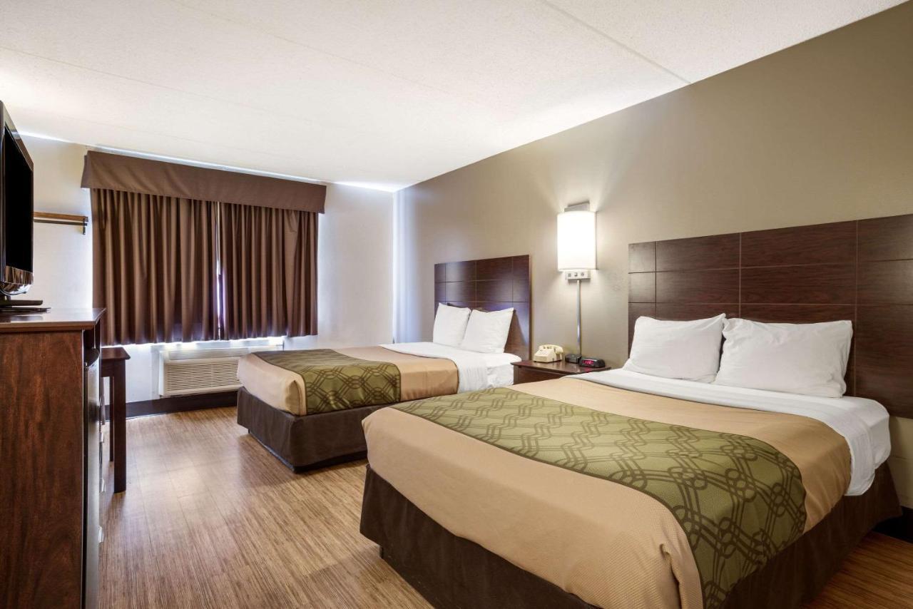 Econo Lodge Darien Lakes Corfu Exterior foto