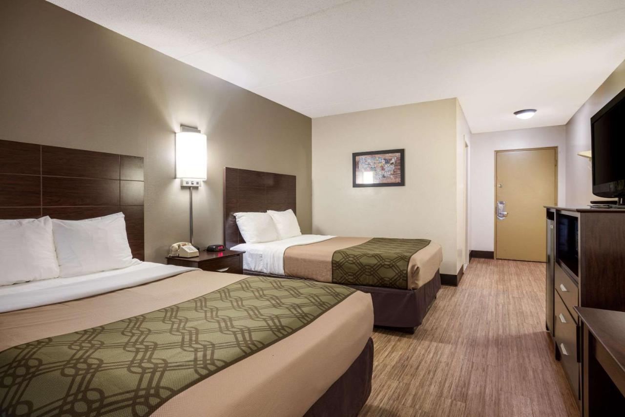 Econo Lodge Darien Lakes Corfu Exterior foto