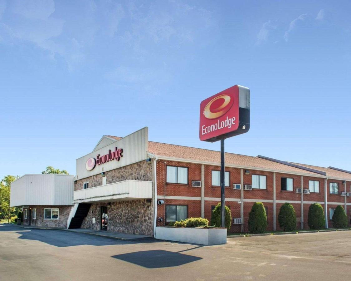 Econo Lodge Darien Lakes Corfu Exterior foto