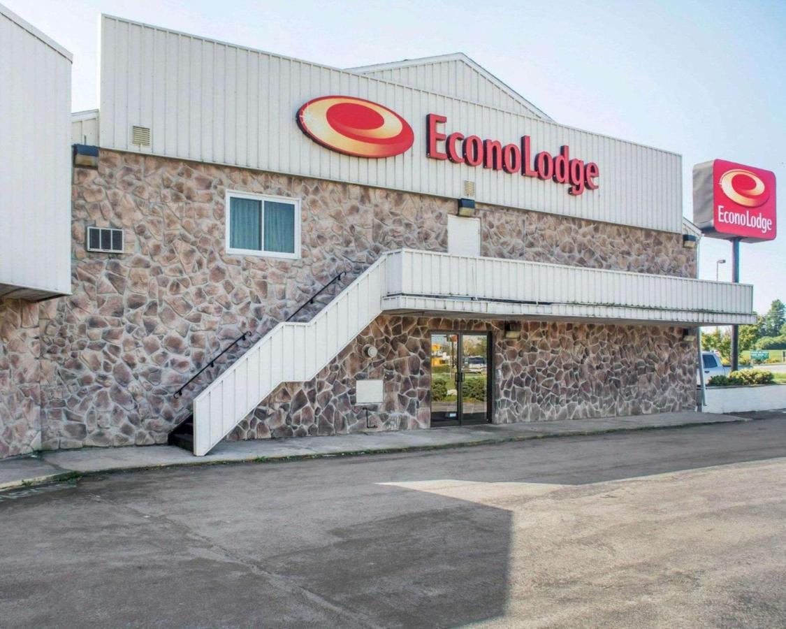 Econo Lodge Darien Lakes Corfu Exterior foto