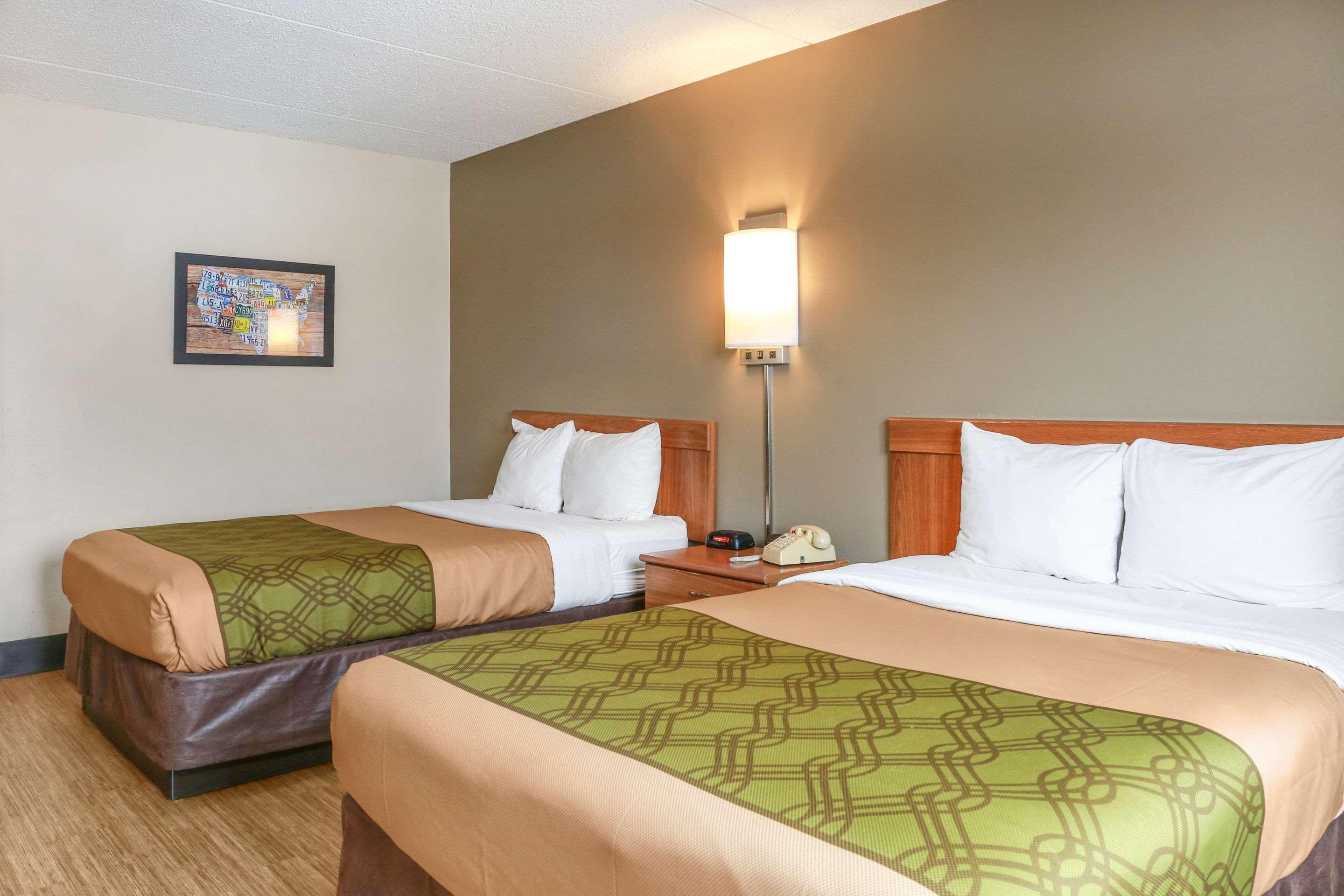 Econo Lodge Darien Lakes Corfu Exterior foto